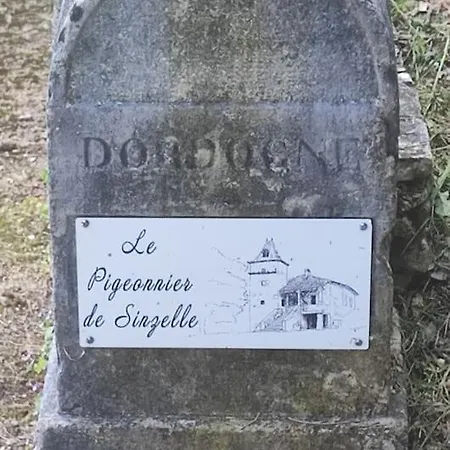 Le Pigeonnier De Sinzelle Saint-Cyprien (Dordogne)